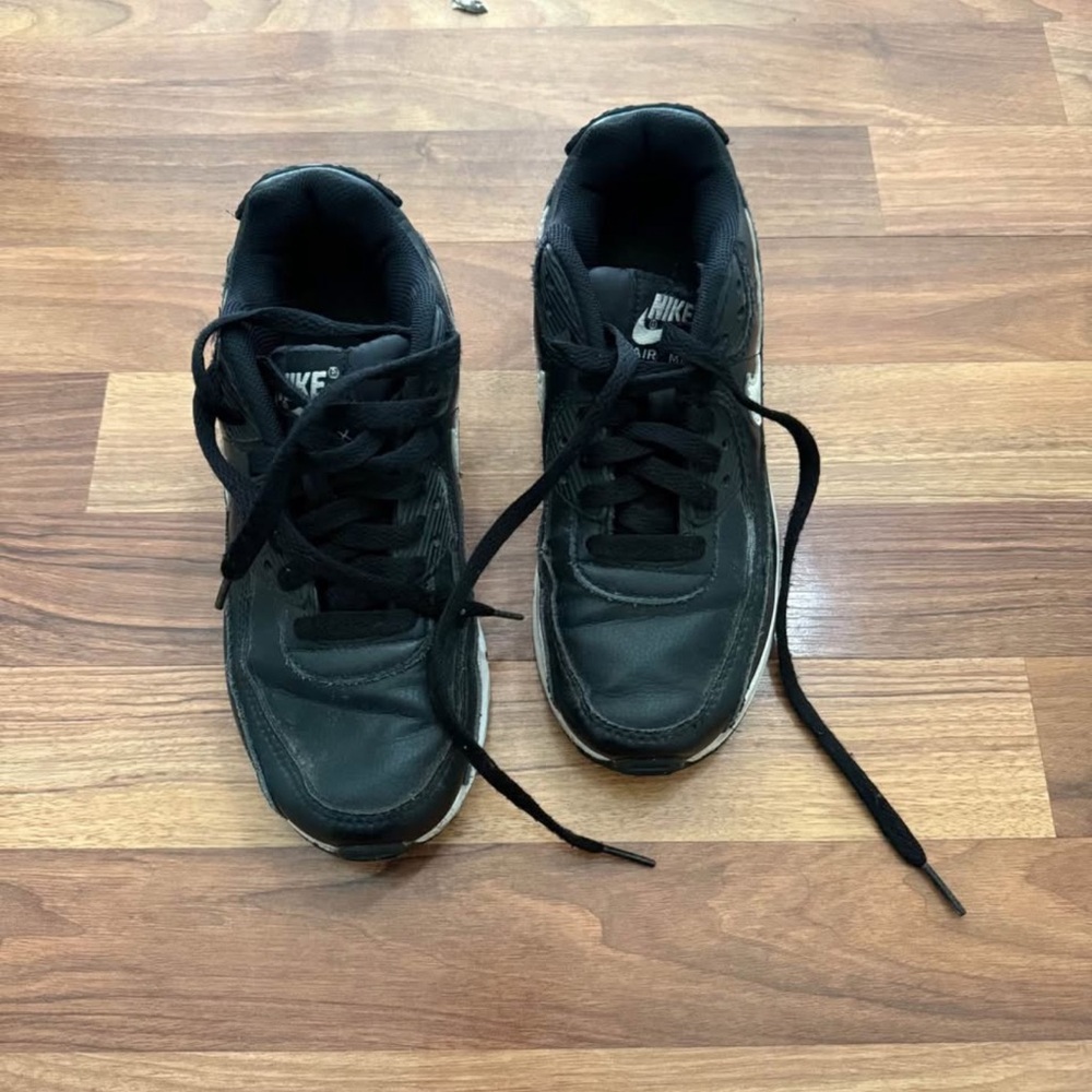 NIKE AIR MAX SHOES SIZE 3.5